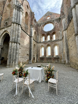 Heute ist eine Hochzeit in der Abtei 