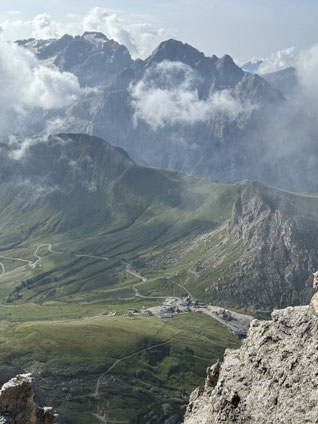 Parkplatz auf dem Pordoijoch von der Bergstation aus 