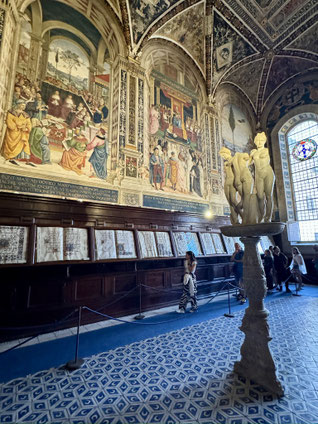 Bibliothek Piccolomini mit Bildern der Lebensgeschichte eines aus Siena stammenden Papstes