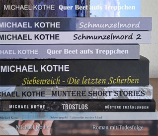 Bücherstapel mit den Buchrücken. Verschiedene Titel von Michael Kothe.