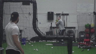 Nella filmato Gunner Pollman (Miami minor league) esegue batting practice da 10 metri su tiri a 53 mph