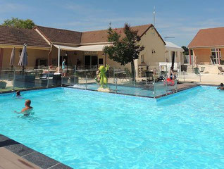 campsite-Loire-Valley-near-Tours-where-to-sleep-swimming-pool