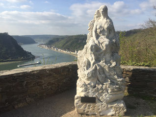 Original Loreley Statue auf dem Fels