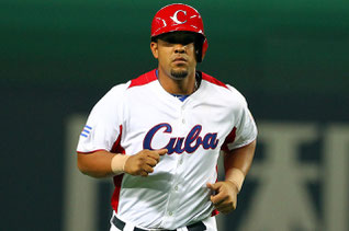 Nella foto Jose Abreu dei Chicago White Sox con la divisa della Nazionale ubana ((Photo by Koji Watanabe/Getty Images)