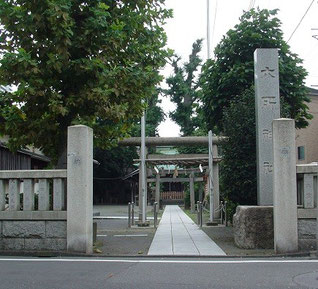 　　　　　　　　下丸子六所神社の鳥居