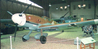 Foto aus Wikipedia: Messerschmitt Bf 109 G-2; Umbau aus einer spanischen Hispano Aviacion H.A. 1109 K-1-L (Luftwaffenmuseum Berlin-Gatow) * Quelle: Privatfotografie * Fotograf: Norbert Radtke - 2003