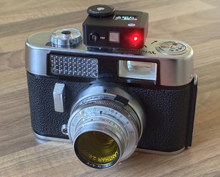 Voigtländer Vito mit aufgestecktem Reflx Lab RANGE LUX METER. Foto: bonnescape.de