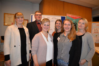 Von re.: Anica Grune (Mediencooperative), Iris Echterhoff, Lisa Overkamp, Vanessa Magel (alle drei Kreisjugendamt), Christopüh Kopitzki und Christin Vorberg (Gemeindejugendring). (Foto IVZ)