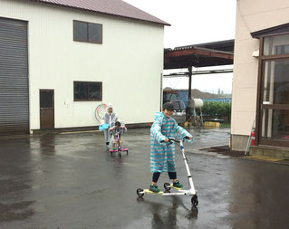 雨の日も子供達は元気に遊んでくれます。