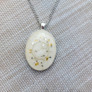 Orgonit Amulett Anhänger in weiß mit Selenit & Bergkristall | Edelstein Heilstein Schmuck