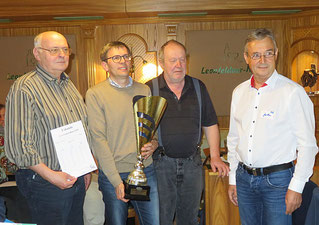 Das Siegerteam Hausruck mit Willibald Hötzinger, Franz Kienast und Hubert Zauner.