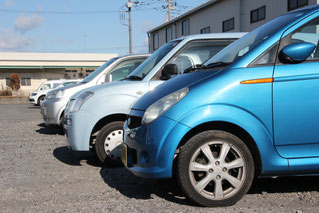 車検・整備、事故修理などの際には、お車を数日間お預かりすることになりますので、お客様の足となる代車を無料でご提供いたします。様々な車種の代車を40台用意いたしました。お客様のライフスタイルに合わせた代車をお選びください。