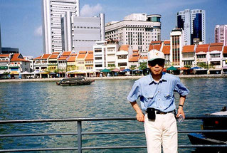 シンガポール川クルージング、対岸はボート・キー