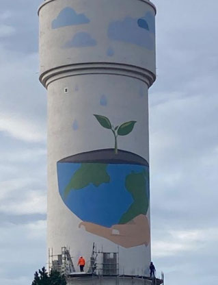 photo d'une fresque sur un château d'eau, Hilsenheim, Alsace, Coron