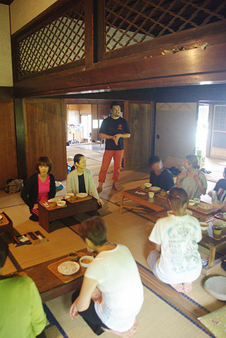 カレーについて解説中の健太郎さん