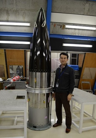 2012年度に行った微小重力実験で使用した観測ロケットの先端部。真ん中3/2くらいに先生の実験装置が載っています。