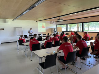 Vortrag, Seminar, Swiss Floorball Nationalteam Coaching durch Christian Wirz Weltmeisterschafts Trainingslager in Tenero