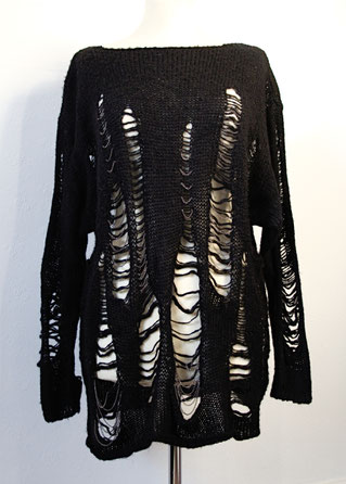 Outfit with altered second-hand pieces - knit jumper with holes - Zebraspider Eco Anti-Fashion Blog