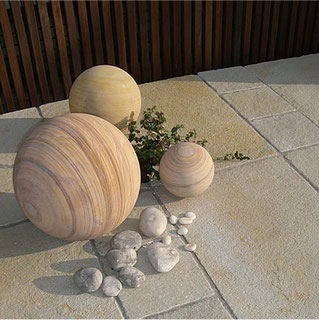 お庭・外構の中での自然石の使い方とデザインパターン