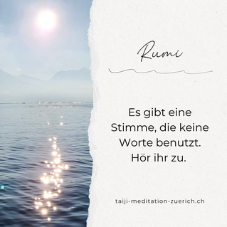 Blick auf Berggipfel zur Illustration vom Rumi-Zitat „Es gibt eine Stimme“