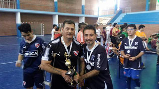 Sergio junto a uno de sus compañeros del equipo de discapacitados de futbol de Club Atlético Independiente.
