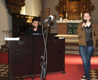 ,,Our God“ – Kristina Simon und Timon Rippert gestalteten den Musikalischen Rahmen des Gottesdienstes.