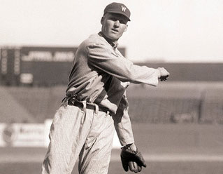 Nella foto Walter Johnson, un grande lanciatore, ma anche un grande battitore