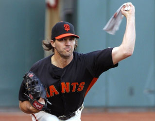 Nella foto Barry Zito dei Giants si allena con l'esercizio dell'asciugamano (Foto risalente al 2012)