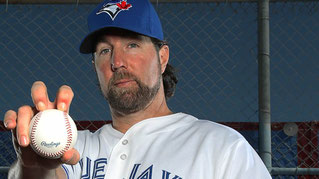 Nella foto R.A. Dickey (Foto tratta dal sito della Rawlings)
