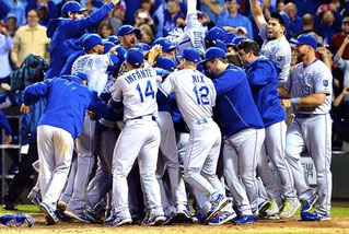 I Kansas City Royals ieri notte dopo la vittoria che ha decretato l'ingresso nei playoff dopo 29 anni