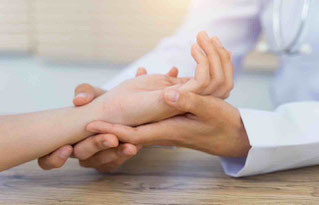 The field of hand surgery includes prevention, diagnostics as well as conservative and surgical therapy of various wear and tear and accidental diseases of our hands. COPV Berlin