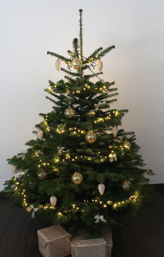 echter geschmückter Weihnachtsbaum