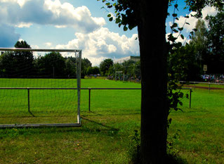 1000 Radler waren um den Sportplatz verteilt