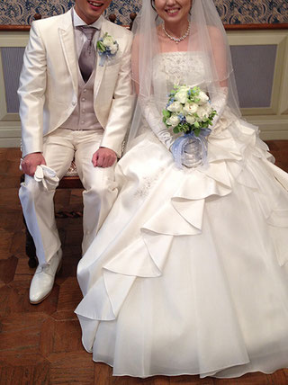 新郎新婦です。変な写真でごめんなさい~。