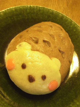 甥っ子のデザインしたパン。ハリネズミらしいです。