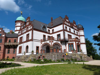 Schloss Wiligrad, Herrschaftsflügel und Wirtschaftsflügel - Herrensitz