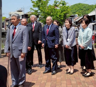 吟詠する竹原賴山陽顕彰会会員