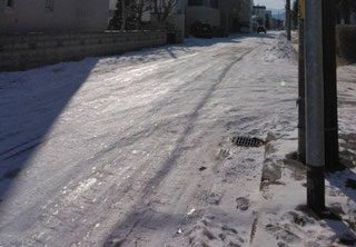 バリバリに凍った路面