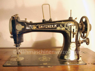 Gritzner M, Flachbett-Nähmaschine mit Umlaufgreifer, Fußantrieb, Hersteller: Gritzner-Werke, Durlach (Bilder: U. Trabant)