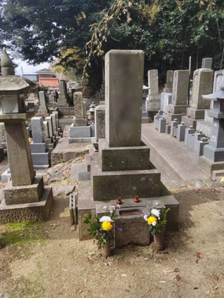 代々墓（竿石以外を撤去）