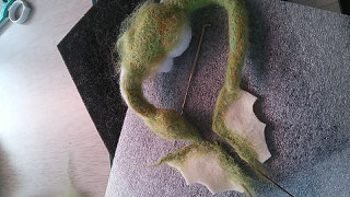羊毛フェルト 小さいドラゴンの作り方
