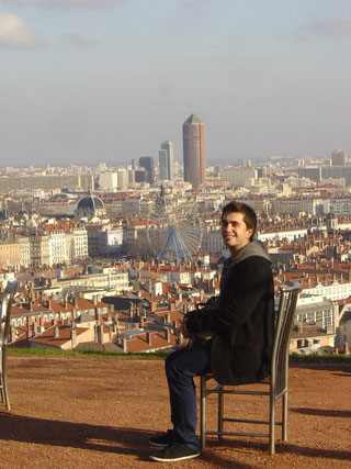       Walter Reifarth Muñoz, en su estancia en Lyon