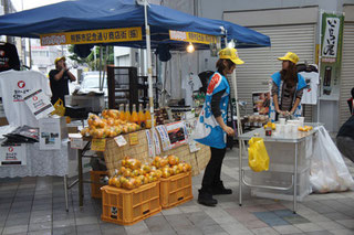 記念通り商店街のブースです。