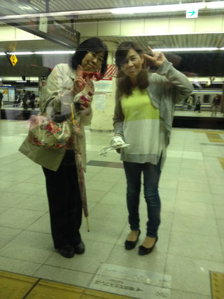 高校時代の友達が成田エクスプレスの駅まで見送りにきてくれました♡　次はNYで会おうね！