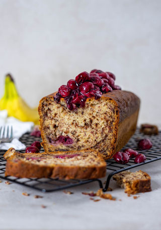 Bananabread, banana cake, cherries, bananas, cake