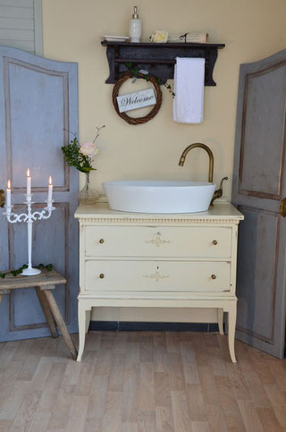 Vintage Waschtische - funktionstüchtig aufgearbeitet - Land & Liebe