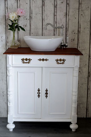 Antike Waschtische - funktionstüchtig aufgearbeitet - Land & Liebe