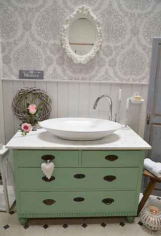 Vintage Waschtische - funktionstüchtig aufgearbeitet - Land & Liebe