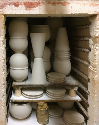 Ofen mit Schrühware