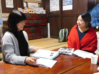 八巻眞由さん(右)。第4期第4回セミナーにて。